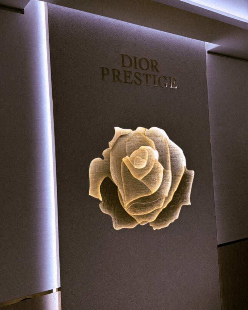 L’attribut alt de cette image est vide, son nom de fichier est JOB-DATING-DIOR-3-819x1024.jpg.